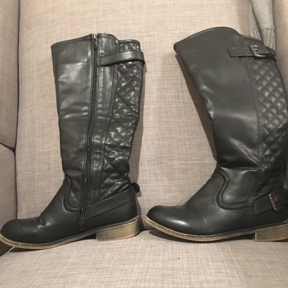 Black boots tall size 6.5